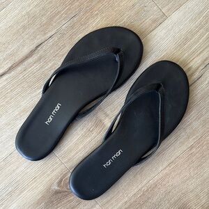 Women's Black Leather Flip Flops